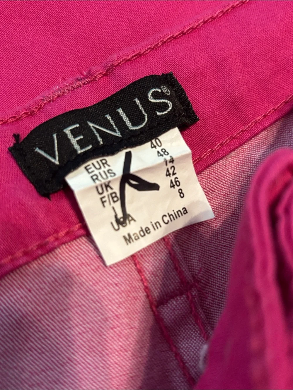 VENUS Hot Pink Stretch Capri Pants 8